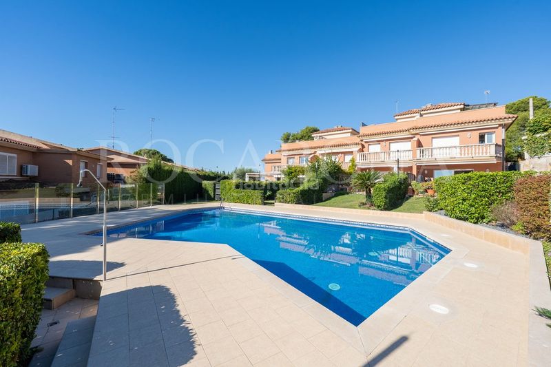 Foto fe0381c0-d745-4a0b-aa7b-7cf5486fa0f9. Casa adossada amb calefacció aparcament piscina a Salou