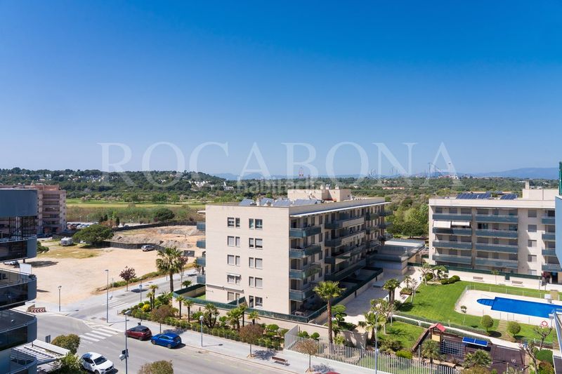Foto 141f918f-f7ff-4c7b-bea2-ff5cc96fa2a5. Àtic a carrer d'amadeu vives 42 a La Pineda Vila-seca