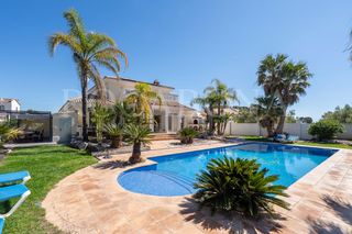 Chalet  Carrer del déu amon-ra 32