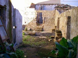 House in Gata de Gorgos. Casa de pueblo con amplio patio.