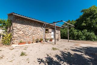 Country house in Rambla felip pedrell 50. Masía de piedra reformada con agua de riego y muy cerca de torto