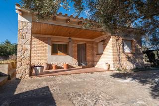 Xalet a Carrer de vinallop 25. Casa en el campo con luz eléctrica, agua de pozo comunitario, ba