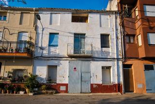 Maison à Avinguda catalunya 18. Gran casa de pueblo para reformar completamente