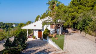 Chalet in Pujada de sant josep de la muntanya 5. Chalet muy cerca de tortosa con 4 habitaciones