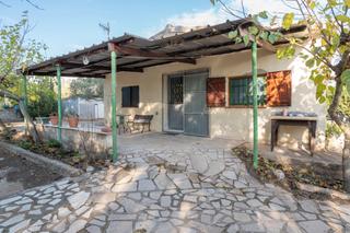 Xalet a Carrer diego de león 39. Casa de campo para entrar a vivir con energía solar