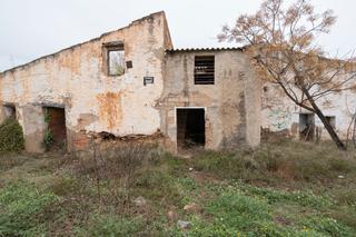 Finca rústica a Carrer de milà i fontanals 44. Finca rústica cerca de la población con una casa adosada