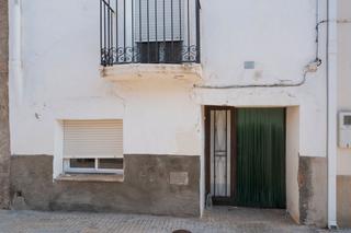 House in Carrer del carasol 13. Casa de pueblo para reformar con luz y agua