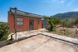 Xalet a Carretera vecinal num 27 8. Finca rústica con casa de campo, agua de riego y luz con generad