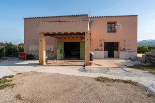 Country house in Centre. Finca rústica cerca de tortosa con luz y agua. hay dos viviendas