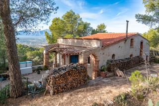 Country house in Partida bitem 99. Finca rústica con casa de campo ecológica