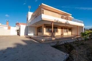 Chalet à Carrer salines b 23. Chalet cerca del mar para reformar