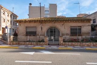 Casa a Carrer del mig 47. Casa de pueblo de una sola planta en solar urbano