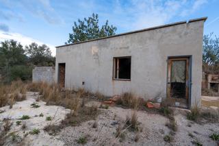 Finca rústica a Roquetes. Finca rústica con casita de campo para reformar