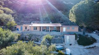 Country house in N/a. Finca rústica con casa de campo con excelentes vistas