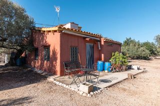 Country house in Carrer sant isidre 38. Finca rústica con casa de campo en lugar tranquilo