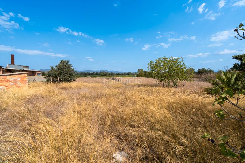 Foto d38b8682-b0bf-4765-9f7d-cf14af6bac5b. Finca rústica  con casa de campo y agua en Ginestar