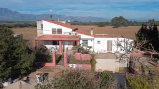 Chalet in Carrer de l'antiga carretera 34c. Casa de campo para entrar a vivir con luz y agua