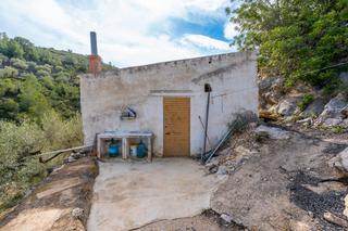 Landgut in Camí de les barraques 17. Finca rústica de olivos con vistas al delta del ebro