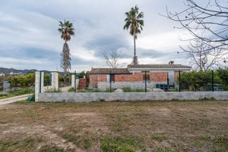 Country house in Caminal de la masada 46. Finca rústica de regadío con casa de campo para acabar