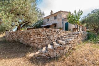 Masia a Vial camino 46. Masía de piedra para entrar a vivir con un domo para estrenar