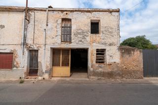 Terreny residencial a Carrer cami de godall 10. Almacén de 117 m2 de planta en venta