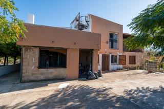 Chalet  N/a. Gran casa en el campo para entrar a vivir. hay grandes almacenes