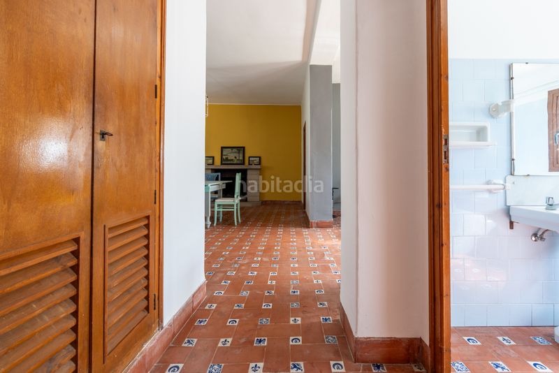 Foto 22cd0a65-92d1-43e5-b18d-f4affc51f89d. Masia amb xemeneia aparcament a Enguera