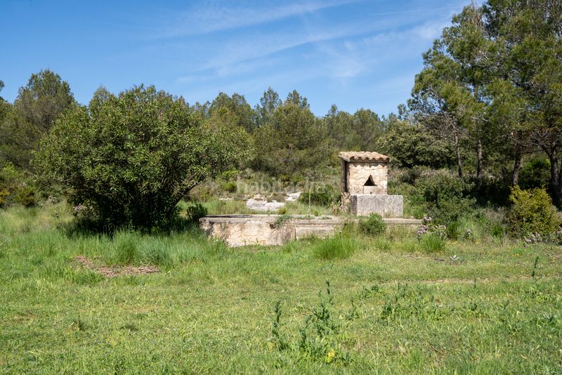 Foto 42a8030a-9bdf-4124-8975-98ae13f9d568. Masia amb xemeneia aparcament a Enguera