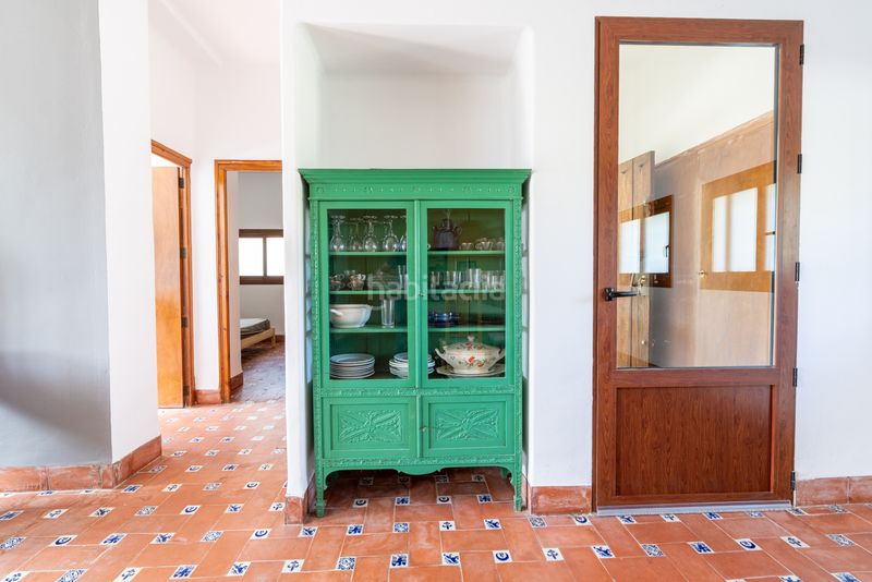 Foto 7c0c17e5-9703-4dae-9cfe-c0bec13c7029. Masia amb xemeneia aparcament a Enguera