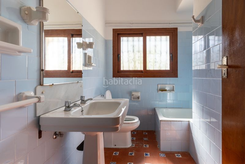 Foto cc0f67f3-0a1f-40b3-9886-27adaa99d02c. Masia amb xemeneia aparcament a Enguera