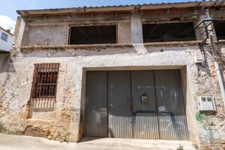 Gewerbliches Grundstück  Carrer abadia 32. Gran almacén en godall