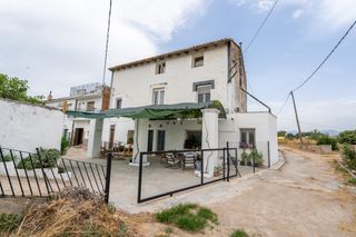 Casa adossada a Partida sant bernabe 9. Masía constituida de dos viviendas adosadas cerca de tortosa
