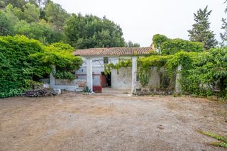 Masia  C-12 48a. Masía para reformar cerca de la carretera