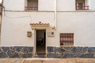 Casa a schiera  Carrer llarg de sant antoni 24. Casa de pueblo reformada en jesús, tortosa