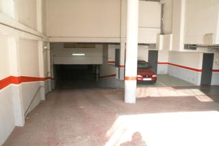 Lloguer Aparcament cotxe a Carrer del doctor barraquer 7. Parking cómodo y espacioso con trastero