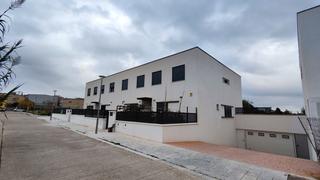 Casa adossada a Carrer daró 15. 2ª fase. promoción de casas unifamiliares adosadas de bajo consu