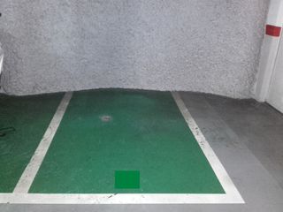 Lloguer Aparcament cotxe a Carrer itàlia 102. Parking para moto - buena ubicación y acceso
