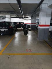 Aparcament cotxe a Carrer estoril 8. En venta amplia plaza de gaeraje en la planta -1 de calle estori