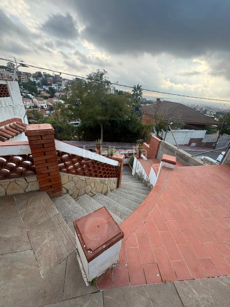 Foto e93c2f21-aa36-4bfa-9569-77dc979aaa26. Chalet mit heizung parking pool in La Miranda Esplugues de Llobregat