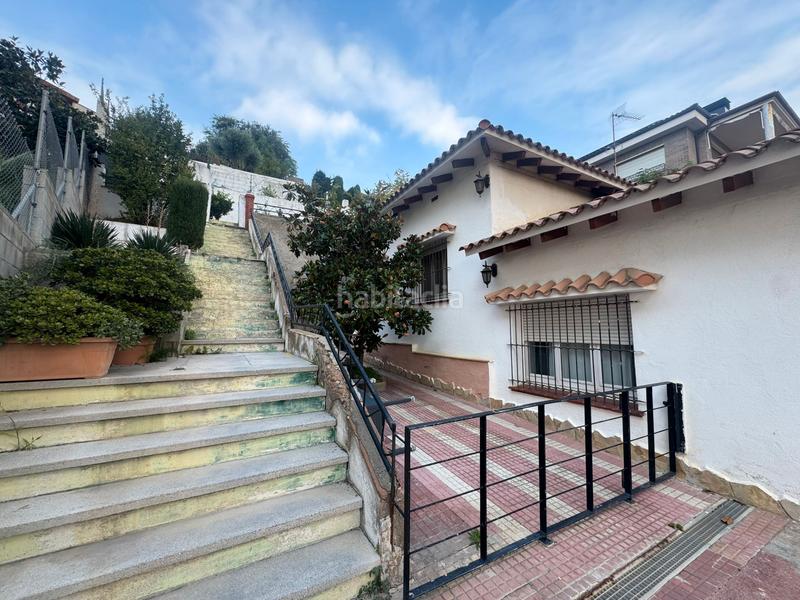 Foto bfa46dd1-c699-44b0-b1ad-39d878696517. Chalet con riscaldamento parcheggio piscina in La Miranda Esplugues de Llobregat