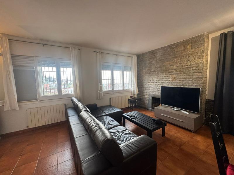 Foto d7d82bdd-9e25-4150-a38c-08085ca0c2a7. Chalet con riscaldamento parcheggio piscina in La Miranda Esplugues de Llobregat