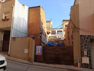 Terreno residenziale in Passatge duc de tetuan 17. Solar en venta en ripollet por 149900 euros de 8.8 m de fachada