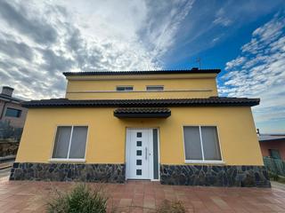Chalet à Lliçà de Vall. Casa unifamiliar en venta en lliçà de vall (barcelona) -urbaniza