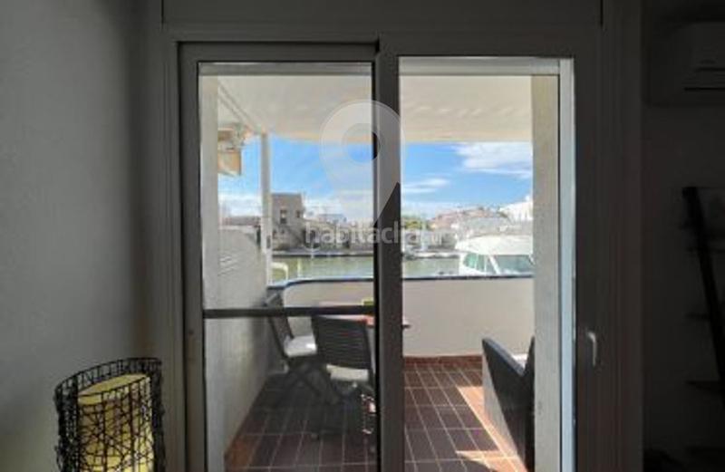 Foto ab67a0a1-3273-46b6-bfbc-16a158f7d795. Piso s en Centre Roses