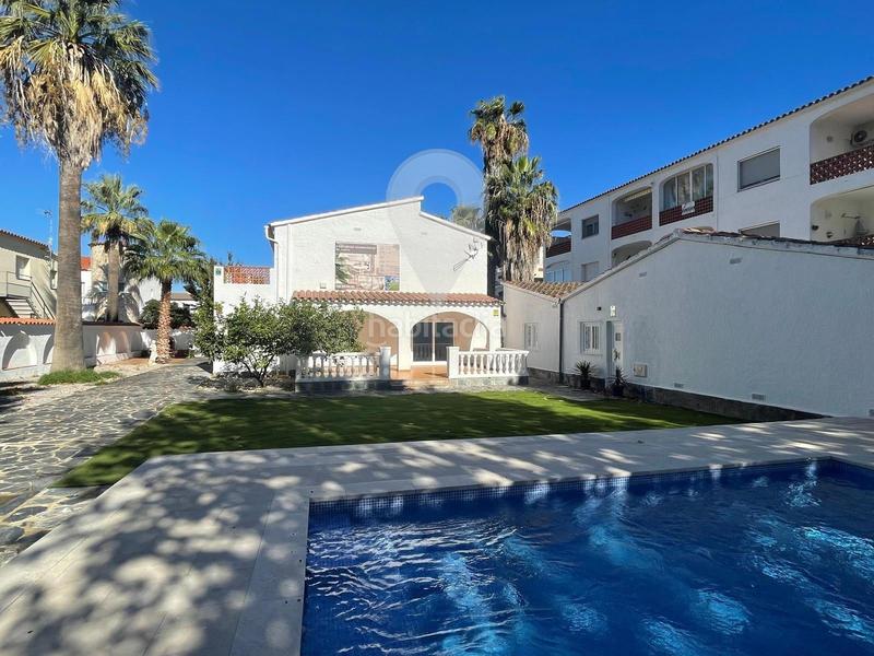 Foto 0d829d49-ba66-4632-974f-6db6cd71617e. Appartement avec chauffage parking piscine dans Moxó - Sant Mori Empuriabrava