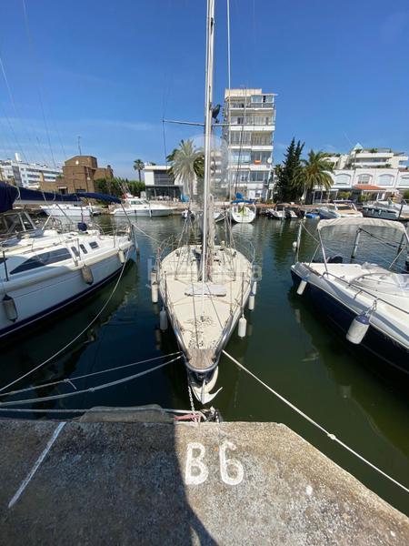 Foto 21031de0-f6fa-4a73-b35d-9cf3586e374f. Piso exclusividad gran estudio encanto con amarre y vistas al canal en Roses