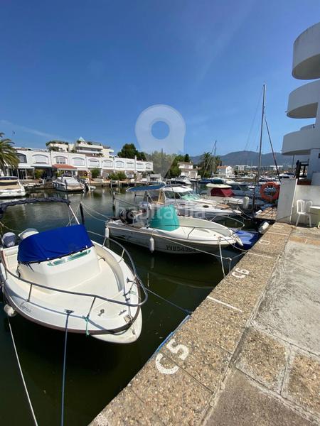 Foto 3a8a3118-12e8-4889-9a6b-d32c2def2f1d. Piso exclusividad gran estudio encanto con amarre y vistas al canal en Roses
