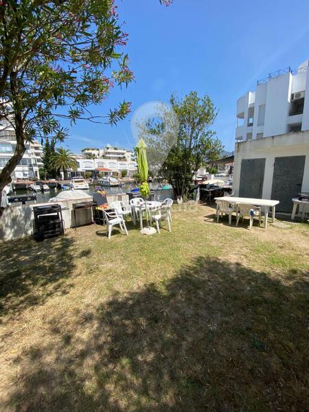 Foto efb5f9a6-abc6-4d8a-91f6-77a7d49dbb43. Piso exclusividad gran estudio encanto con amarre y vistas al canal en Roses