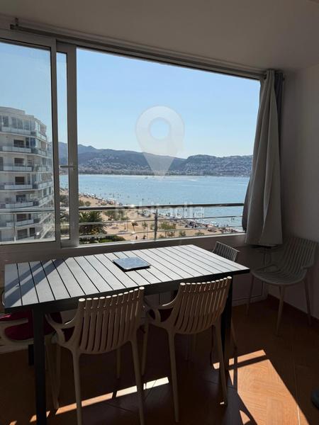 Foto b6fc39a0-2b77-423e-af96-b7e25f824d74. Piso vista excepcional de la primera línea del mar en Roses