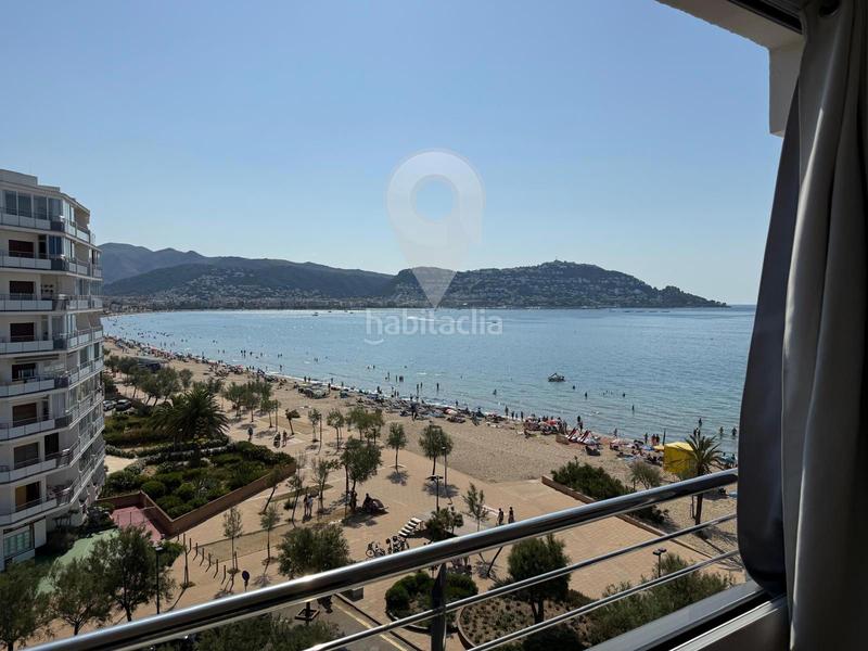 Foto f525a4cf-bfbe-4de0-bb50-1f95eaab5dff. Piso vista excepcional de la primera línea del mar en Roses
